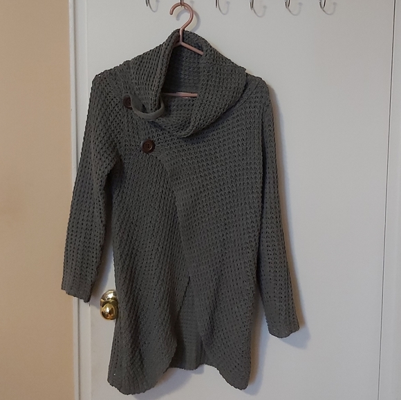 Cardigan - Picture 2 of 4